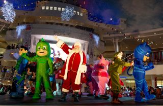 Trafford Centre's Christmas Parade is BACK! ✨🎄Join Bluey, Hey Duggee, Paddington™, Sonic the Hedgehog ™, The Gruffalo, Teletubbies, Supertato and SO many more… plus a special appearance from 🎅 Santa!HERE'S WHAT YOU NEED TO KNOW:
📅 Saturday 15 November
⏰ 11:30am & 2:30pm
📍 The Orient
(Just show up, it's FREE!)Experience this magical event and when you're done, check out our ice rink, the Grotto and so much more!👉 Who are your little ones most excited to see? Keep an eye on our website for full details soon