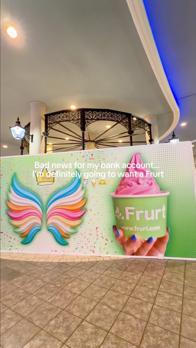 Something fruity is on the way 👀🍓
The hoardings are up and @frurtfroyo is officially coming to Trafford Centre.
Frozen yoghurt, fresh toppings and your new go to sweet treat? We’ll take that.
Keep your eyes peeled for more ✨
#TraffordCentre #NewOpening #ManchesterEats