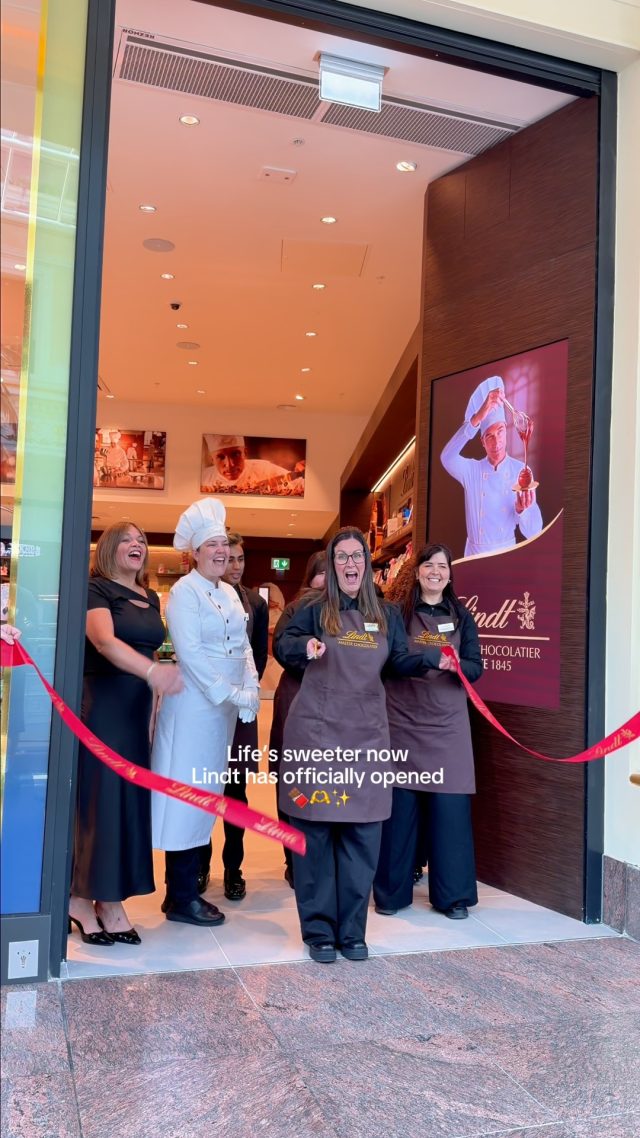 Chocolate lovers, you’re going to want to hear this 👀🍫@lindtuk has officially opened at Trafford Centre, and opening day was as indulgent as you’d expect ✨Shoppers got to meet Lindt’s iconic Master Chocolatier, enjoy plenty of chocolate sampling, and explore everything from pick-and-mix treats to their famous truffles.Pop by and treat yourself to something sweet 🤎